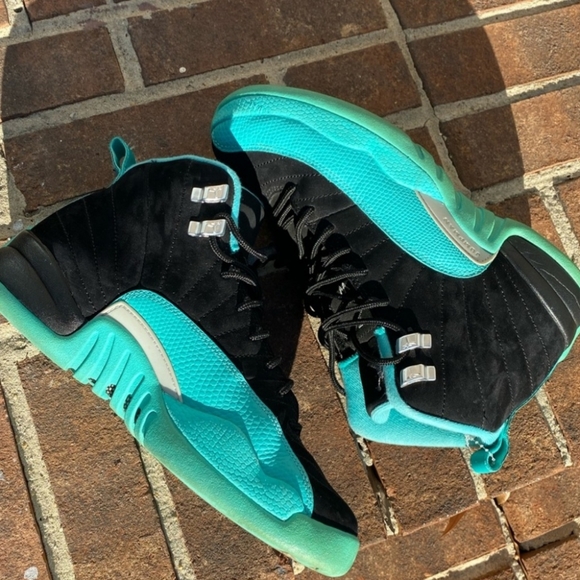 Size 7Y- Women's 8.5 Hyper Jade Jordan 12s Mint & black. - Picture 1 of 7